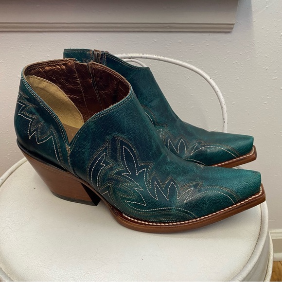 Jolene Ariat Bootie - Picture 2 of 5